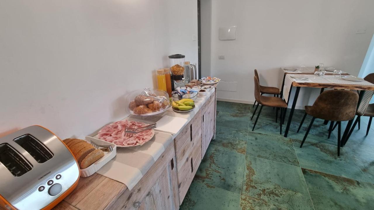 Antica Dimora Dei Gelsi Bed & Breakfast Manerba del Garda Bagian luar foto